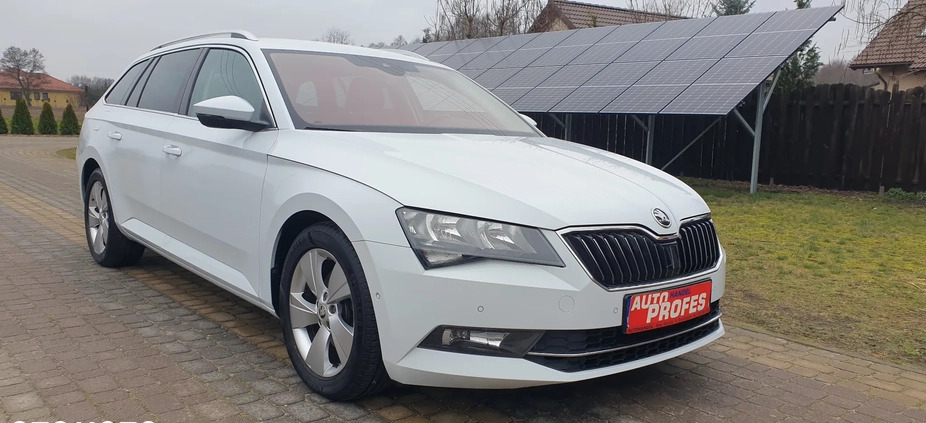 skoda superb Skoda Superb cena 49500 przebieg: 189000, rok produkcji 2017 z Zwoleń